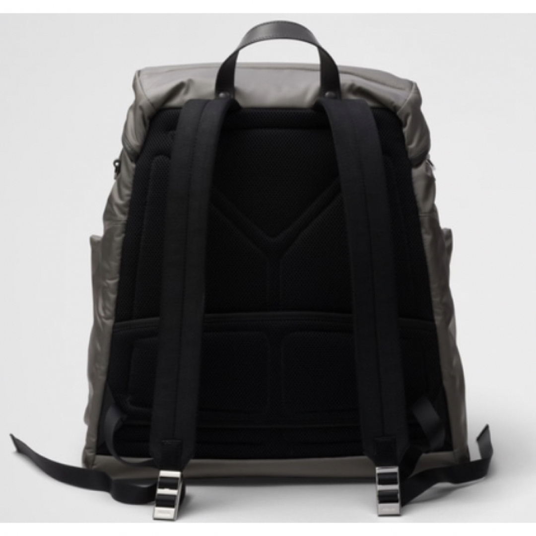 PRADA(プラダ)のPRADA 新作　2wayバックパック　グレー　極美品  メンズのバッグ(バッグパック/リュック)の商品写真