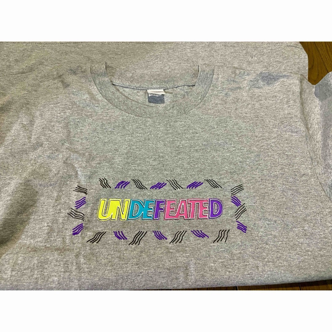 UNDEFEATED(アンディフィーテッド)のundefeated ロゴTシャツ レディースのトップス(Tシャツ(半袖/袖なし))の商品写真