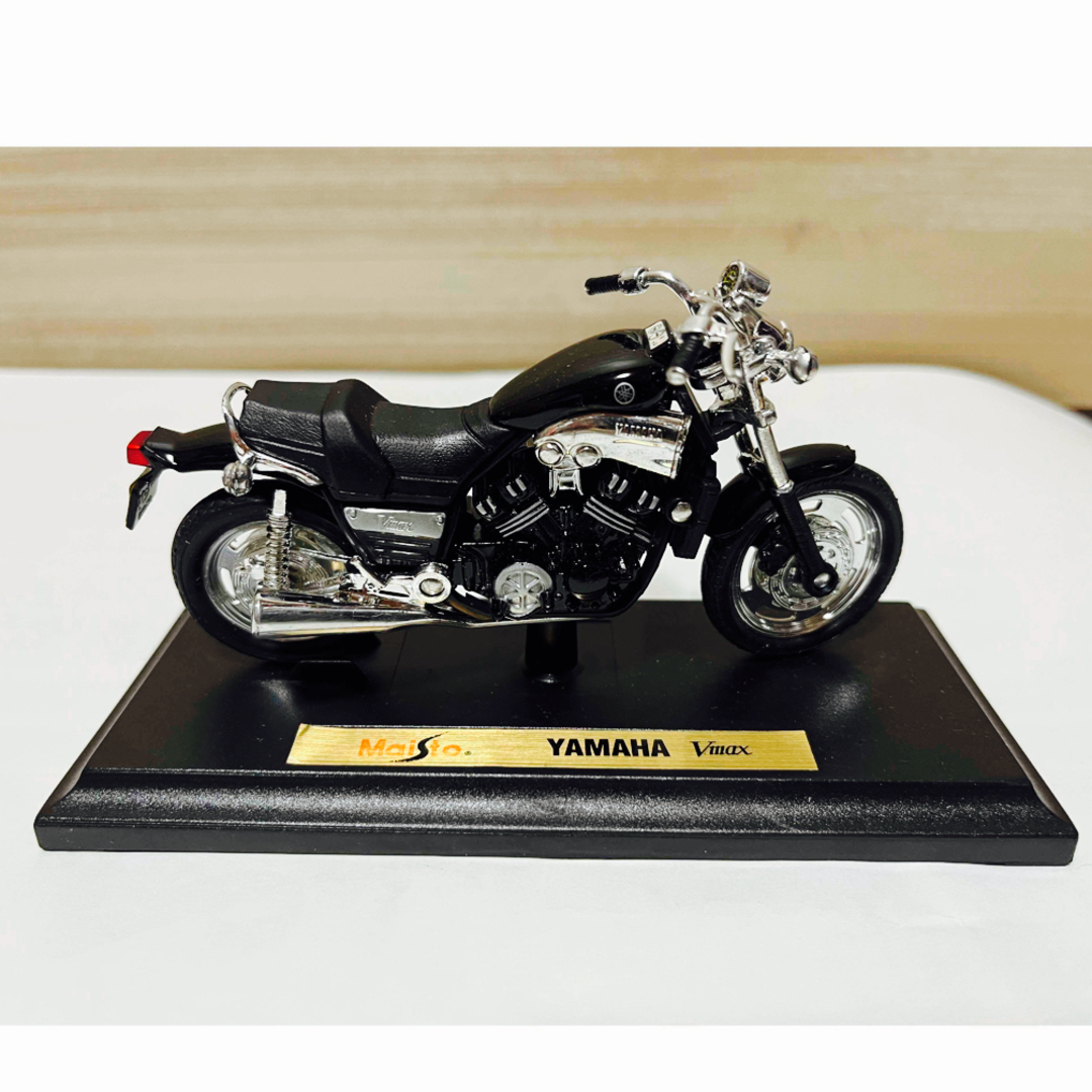 マイスト　1/18 YAMAHA Vmax(ブラック×シルバー) エンタメ/ホビーのおもちゃ/ぬいぐるみ(ミニカー)の商品写真