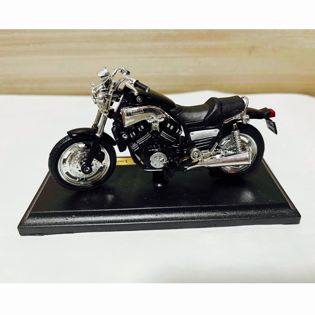 マイスト　1/18 YAMAHA Vmax(ブラック×シルバー) エンタメ/ホビーのおもちゃ/ぬいぐるみ(ミニカー)の商品写真