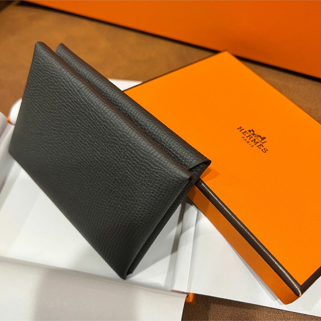 Hermes(エルメス)のHERMES calvi duo エルメス カルヴィデュオ グラファイト レディースのファッション小物(財布)の商品写真