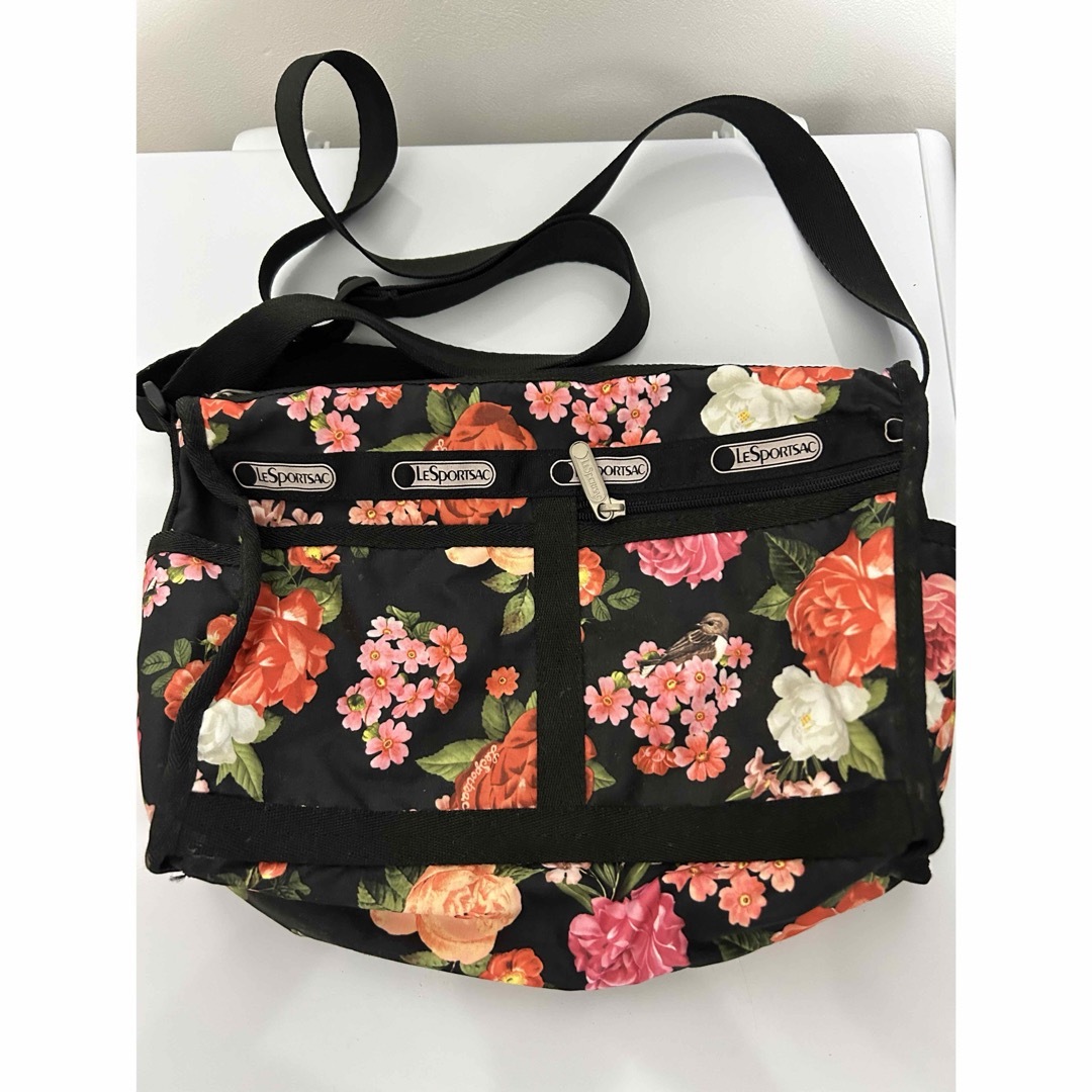 LeSportsac(レスポートサック)のLeSportsac レスポートサック　ショルダー　花柄に小鳥　バード レディースのバッグ(ショルダーバッグ)の商品写真