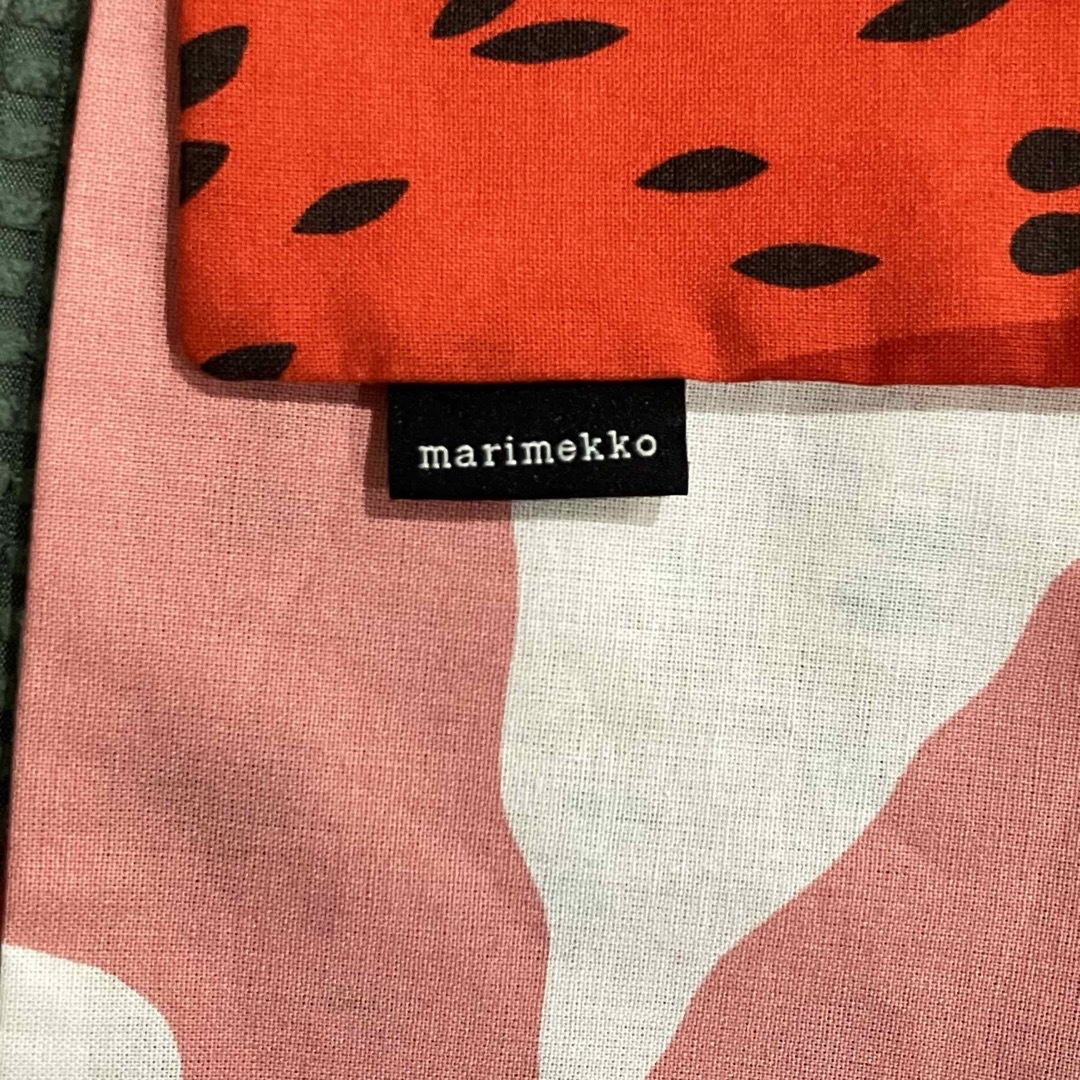 marimekko(マリメッコ)の美品 マリメッコ マンシッカヴォレット バッグ ポータブル いちご柄 かわいい レディースのバッグ(エコバッグ)の商品写真