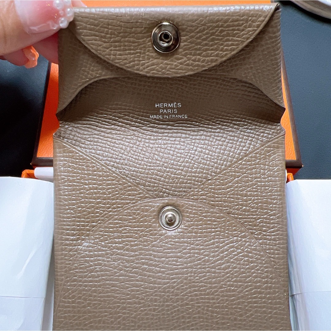 Hermes(エルメス)のHERMES バスティア エトゥープ レディースのファッション小物(コインケース)の商品写真