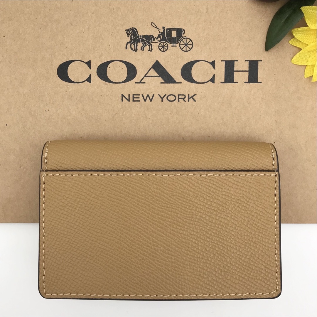 COACH(コーチ)のCOACH ★大人気★ ビジネスカードケース ブラス/トフィー 名刺入れ 新品 レディースのファッション小物(名刺入れ/定期入れ)の商品写真