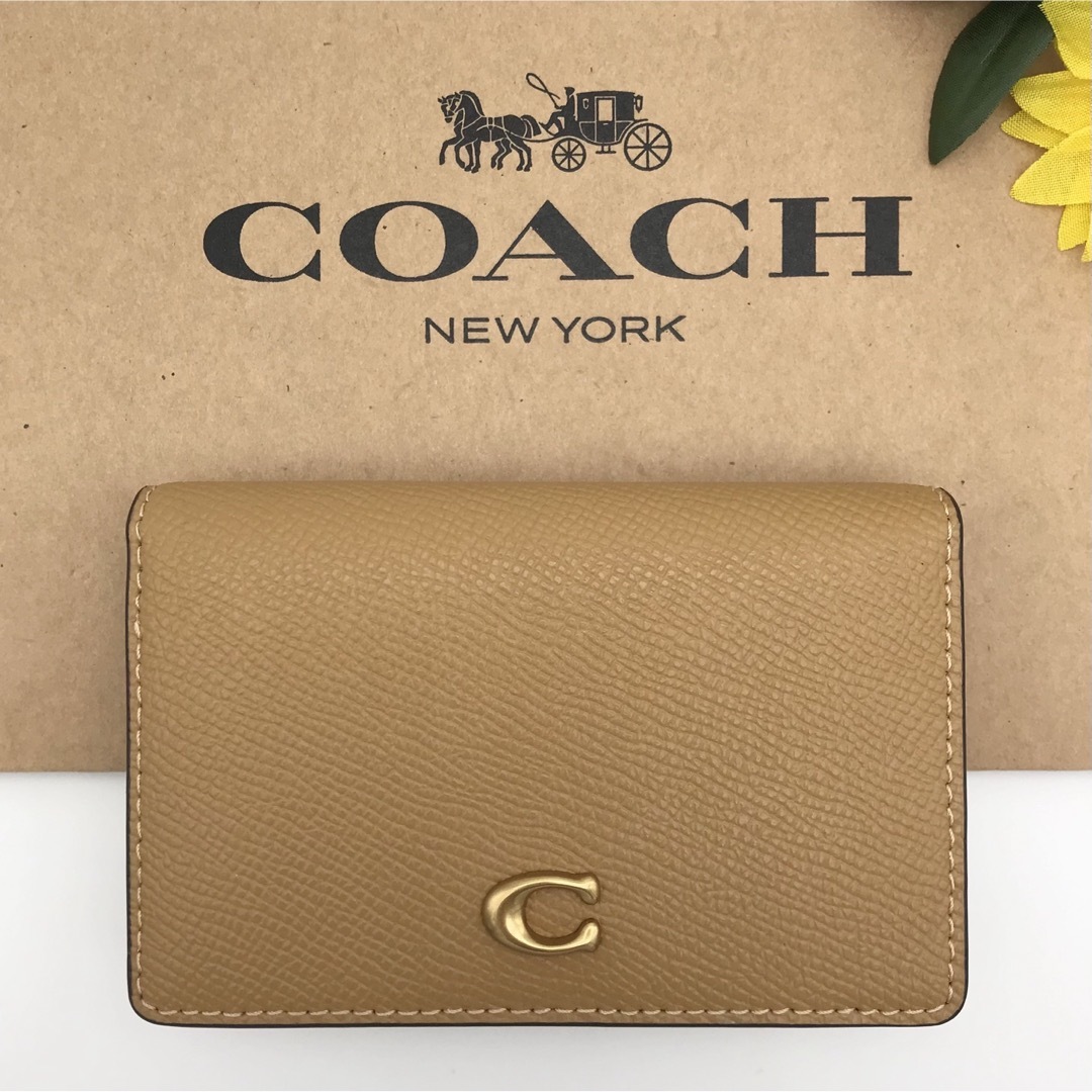 COACH(コーチ)のCOACH ★大人気★ ビジネスカードケース ブラス/トフィー 名刺入れ 新品 レディースのファッション小物(名刺入れ/定期入れ)の商品写真