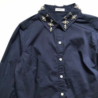 FRAY I.D - フレイアイディー　襟ビジュー　装飾　長袖　シャツ　トップス　ネイビー　S