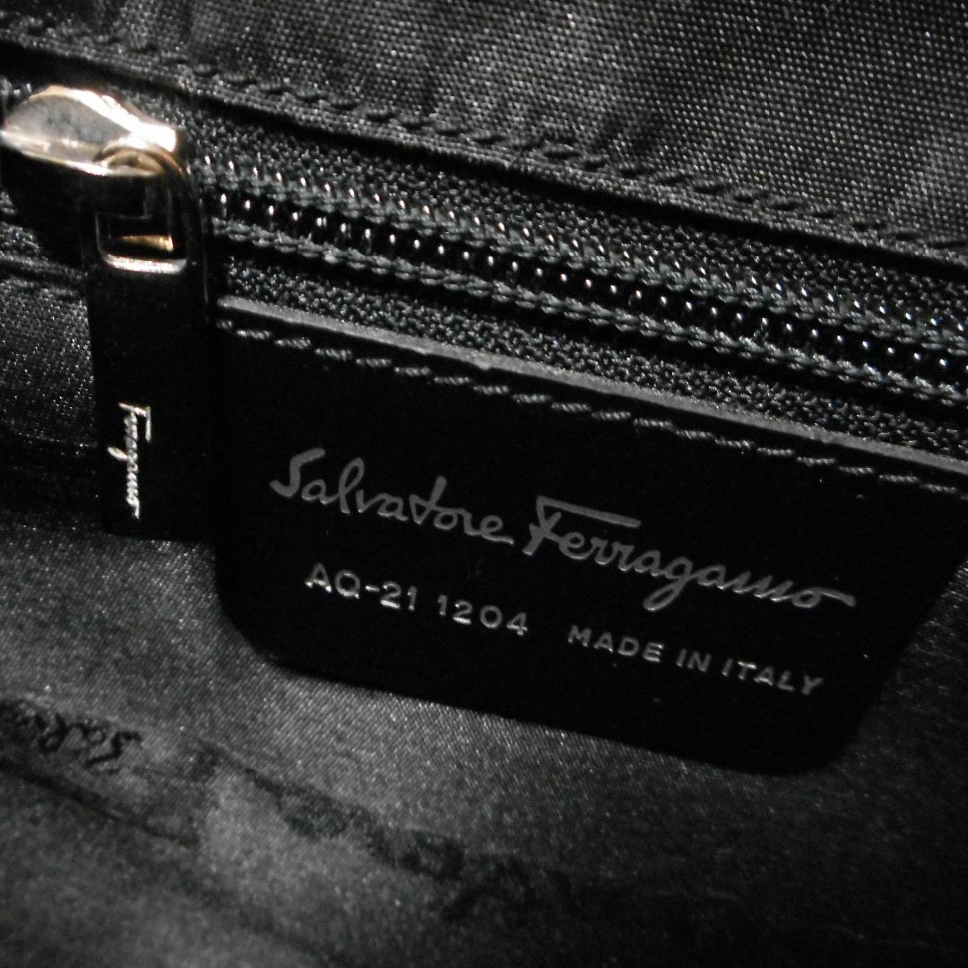 Salvatore Ferragamo(サルヴァトーレフェラガモ)の美品　Salvatore Ferragamo　フェラガモ　ハンドバッグ  レディースのバッグ(ハンドバッグ)の商品写真