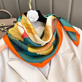 売れ筋商品♡　紫外線対策　スカーフ　高級感　バッグチャーム　サテン　ワンポイント(ハンカチ)