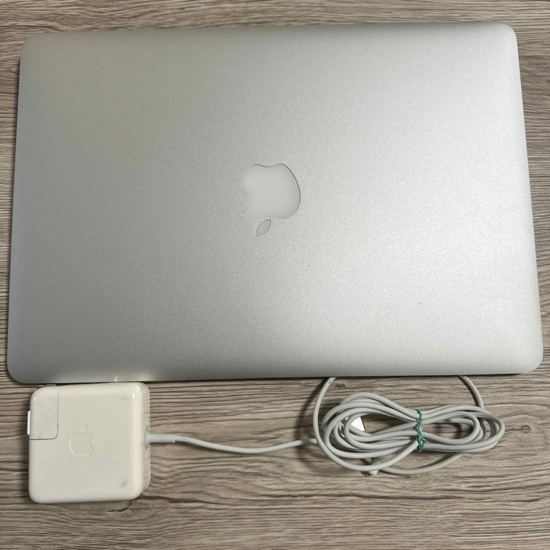 Apple(アップル)のAPPLE MacBook Air MJVE2J/A 13インチ 2015 スマホ/家電/カメラのPC/タブレット(ノートPC)の商品写真