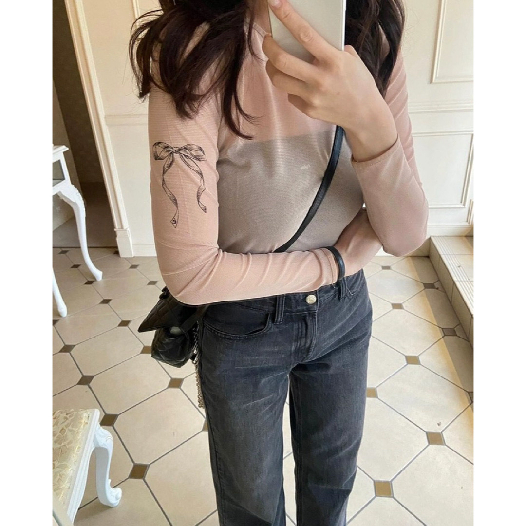 épine(エピヌ)のepine tattoo tops（ribbon） エピヌ  レディースのトップス(シャツ/ブラウス(長袖/七分))の商品写真