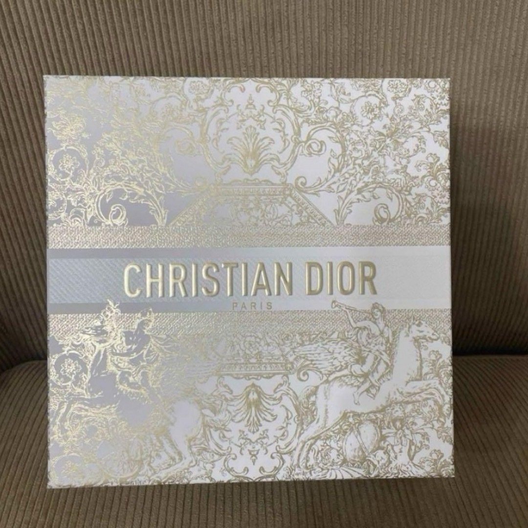 Dior(ディオール)の新品　ディオール 2023 ホリデー　限定　 ギフトボックス  限定デザイン レディースのバッグ(ショップ袋)の商品写真