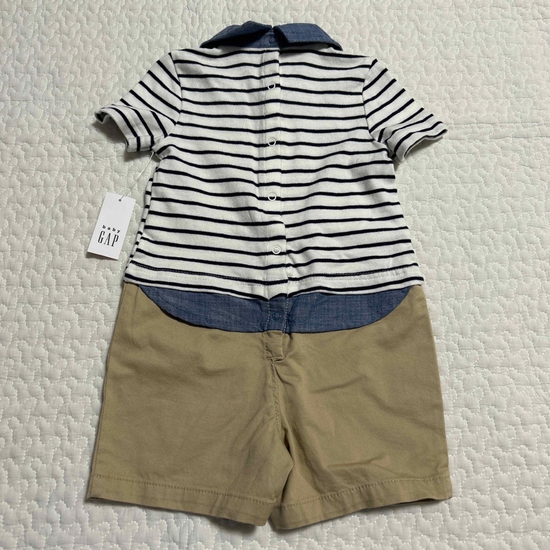 babyGAP(ベビーギャップ)のbabyGAP ボーダーチノショートオール　70cm キッズ/ベビー/マタニティのベビー服(~85cm)(ロンパース)の商品写真