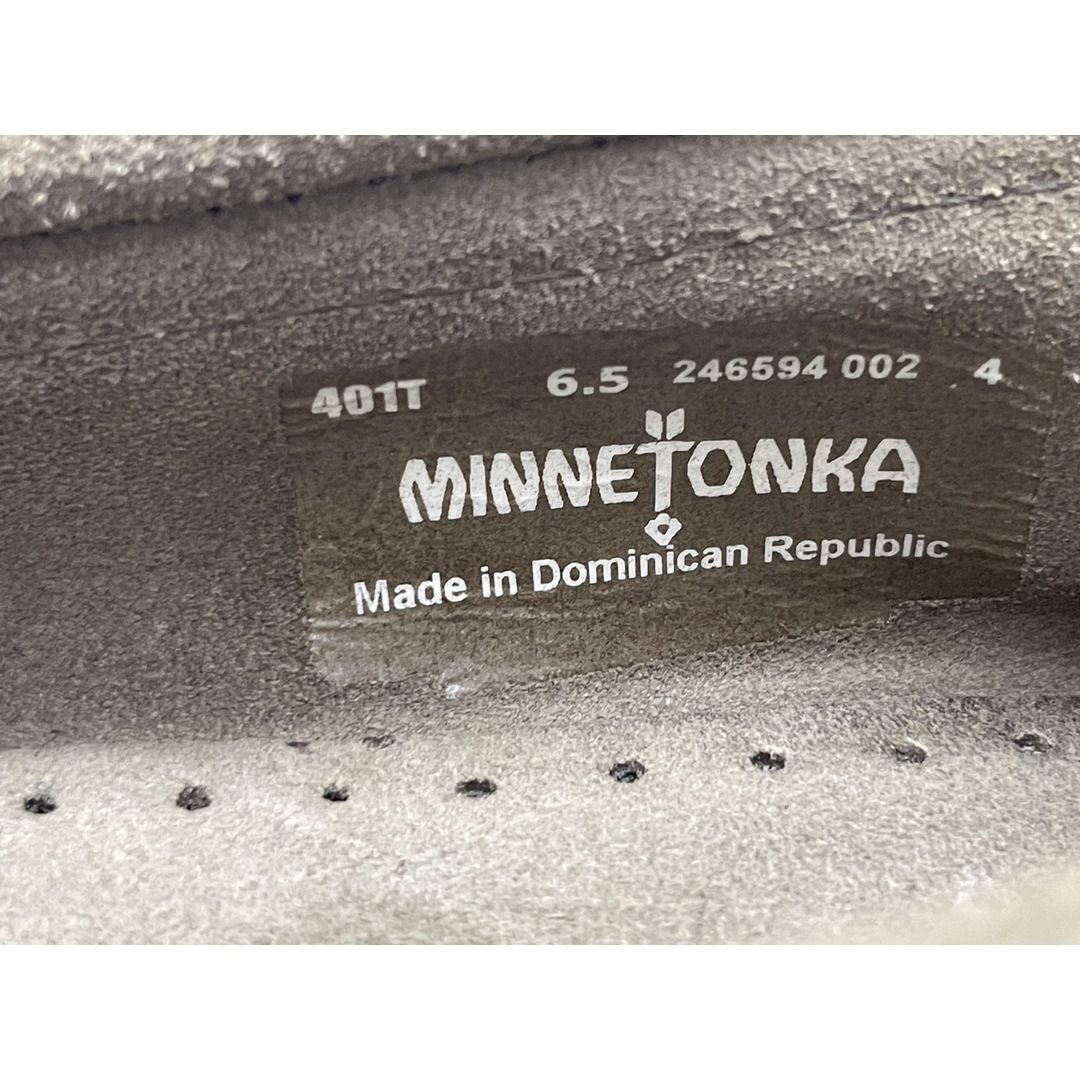 S84934  MINNETONKA 401T 6.5 ミネトンカ　23.5cm レディースの靴/シューズ(スリッポン/モカシン)の商品写真