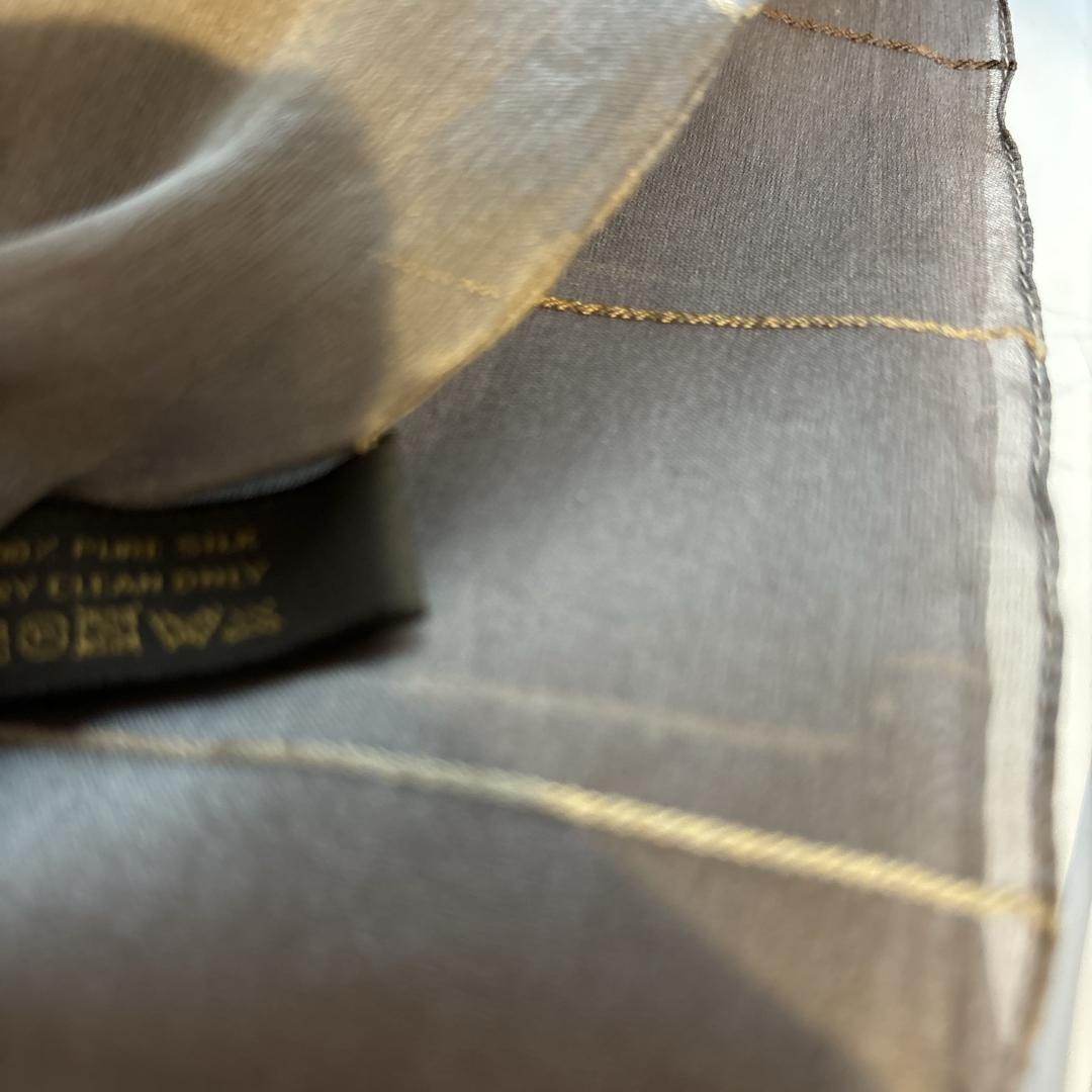 LOUIS VUITTON(ルイヴィトン)のシルク　ルイヴィトン　ストール　スカーフ レディースのファッション小物(ストール/パシュミナ)の商品写真