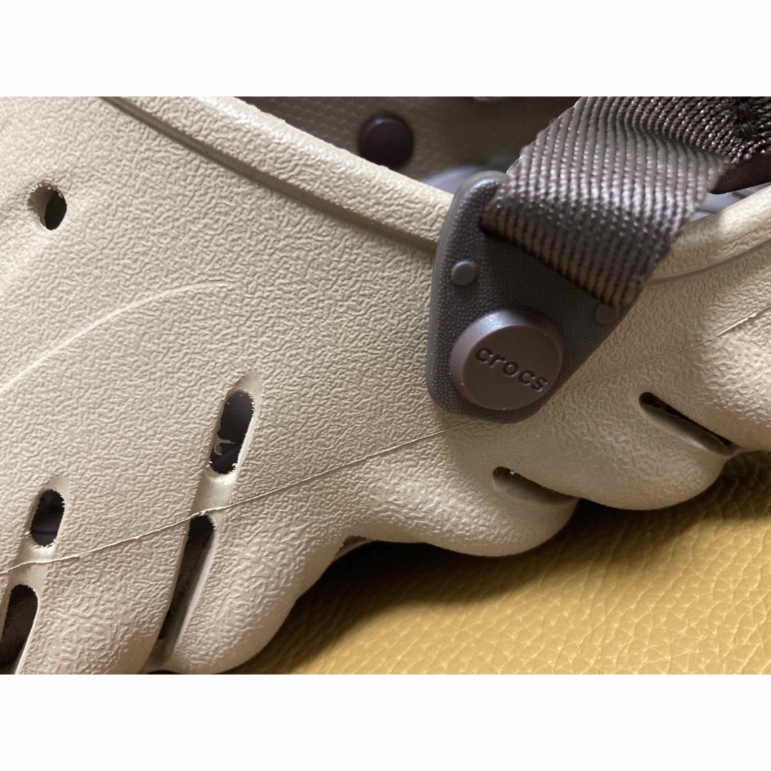 crocs  クロックス　Latte (207937-2Q9) 新品　23cm レディースの靴/シューズ(サンダル)の商品写真