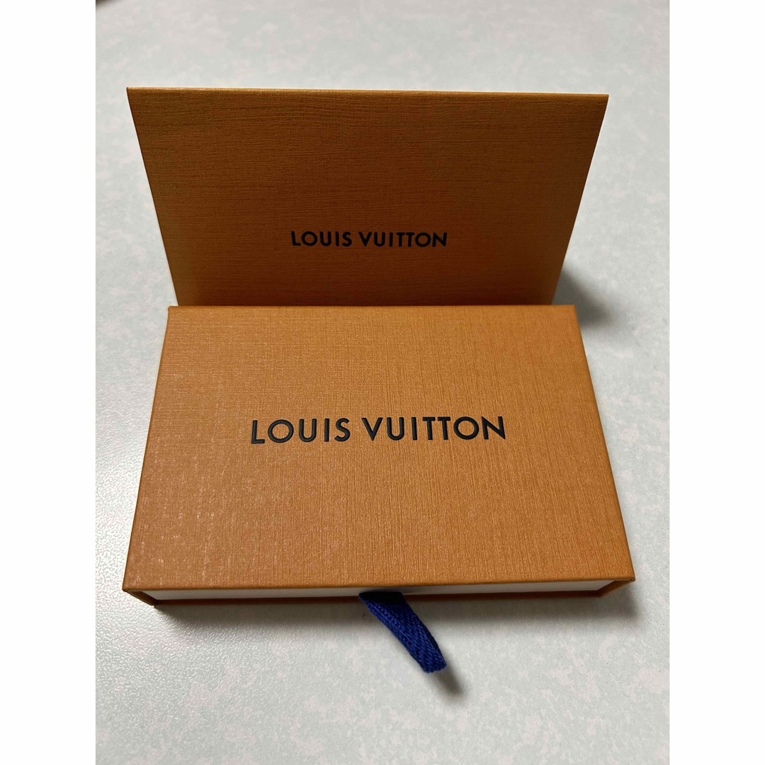 LOUIS VUITTON(ルイヴィトン)のヴィトンプレゼントBOX① インテリア/住まい/日用品のオフィス用品(ラッピング/包装)の商品写真