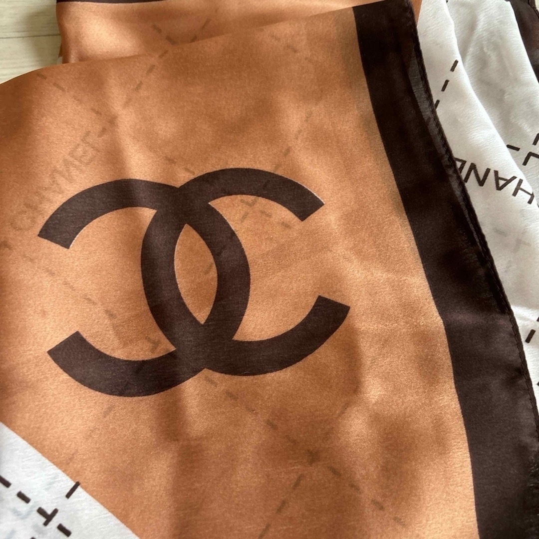 CHANEL(シャネル)のシャネル　大版ストール　スカーフ　シルク　ココマーク レディースのファッション小物(バンダナ/スカーフ)の商品写真