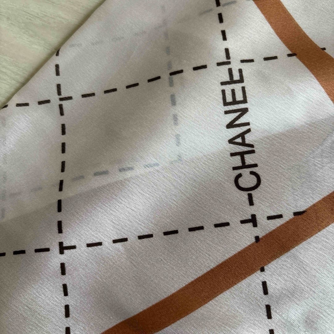 CHANEL(シャネル)のシャネル　大版ストール　スカーフ　シルク　ココマーク レディースのファッション小物(バンダナ/スカーフ)の商品写真