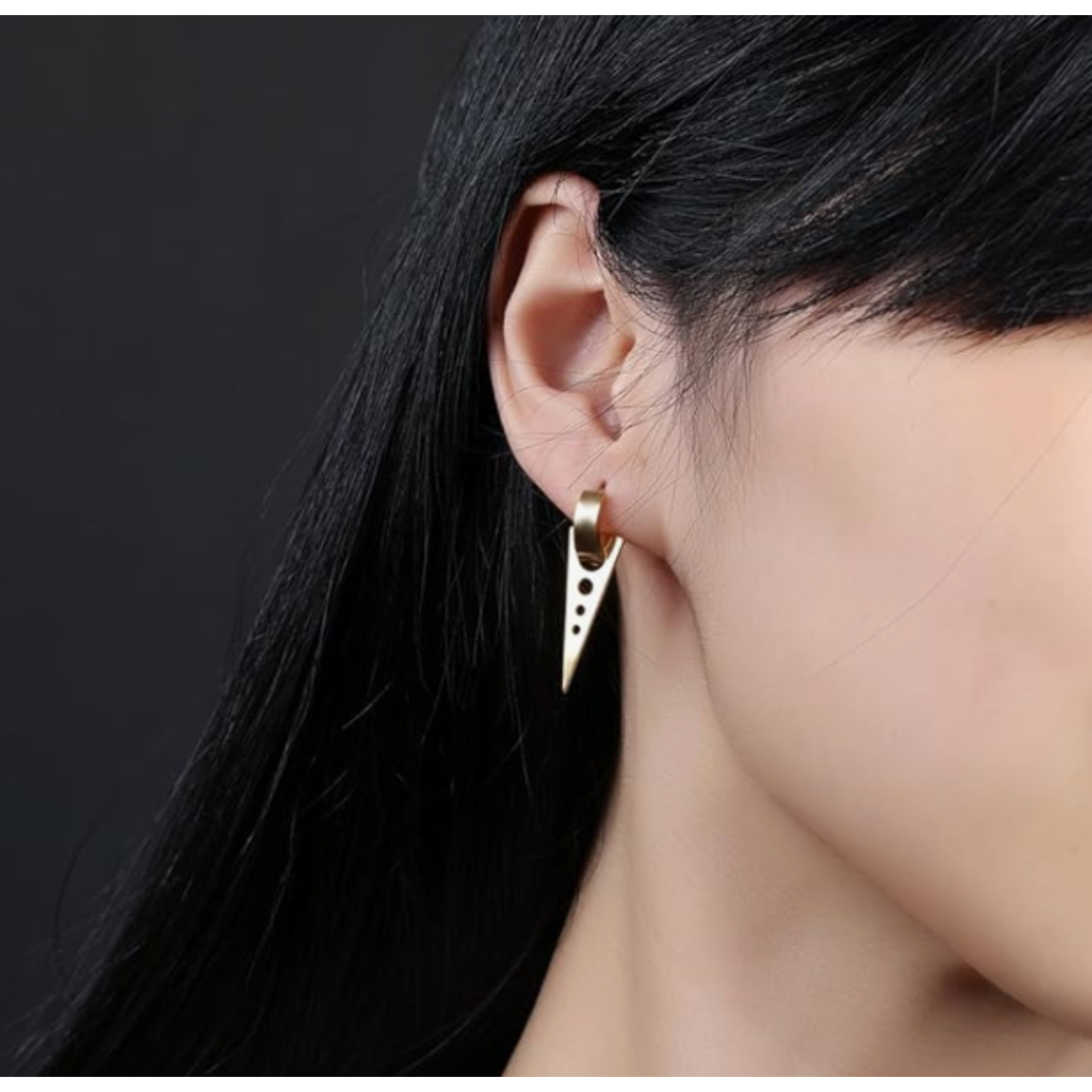 【RN102】ピアス　アクセサリー　メンズ　シルバー　三角 　両耳用　ステンレス レディースのアクセサリー(ピアス)の商品写真