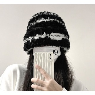 【トレンド】帽子　バケットハット　カジュアル　韓国　小物　黒　白　フェイクファー(ニット帽/ビーニー)