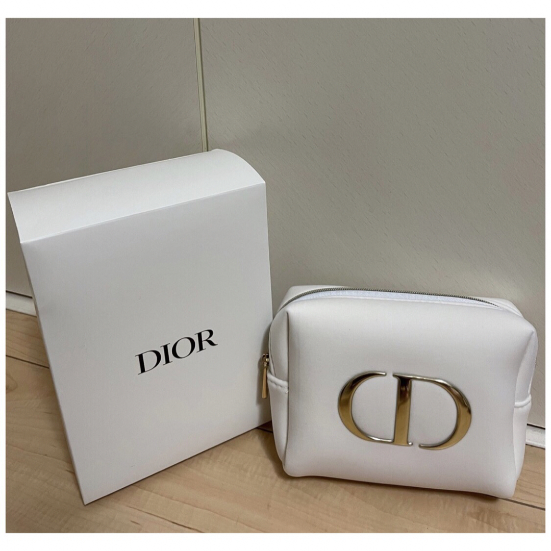 Christian Dior(クリスチャンディオール)の未使用　ChristianDior クリスチャンディオール　ノベルティ　ポーチ レディースのファッション小物(ポーチ)の商品写真