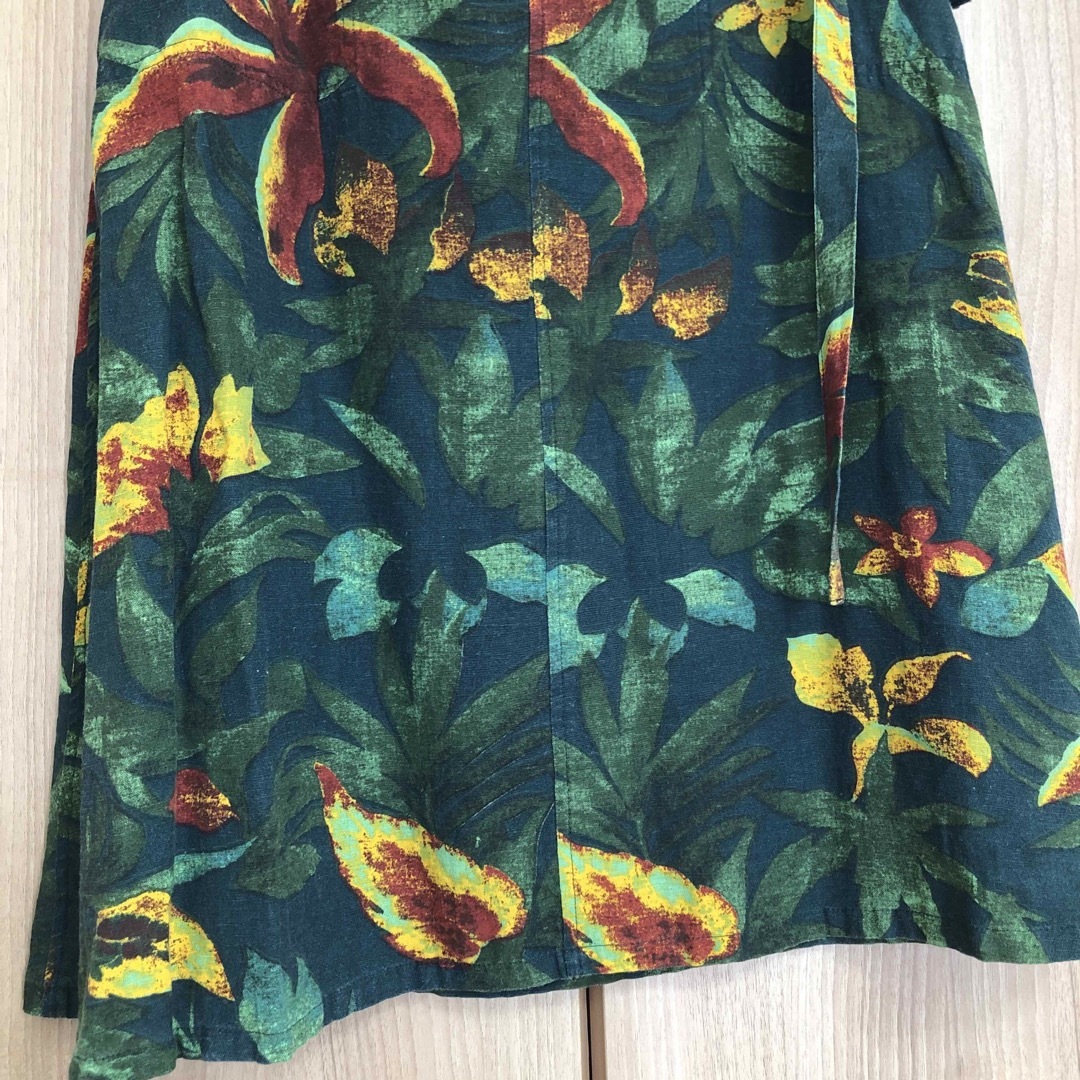 巻きスカート　ボタニカル　グリーン　フリーサイズ レディースのスカート(ひざ丈スカート)の商品写真