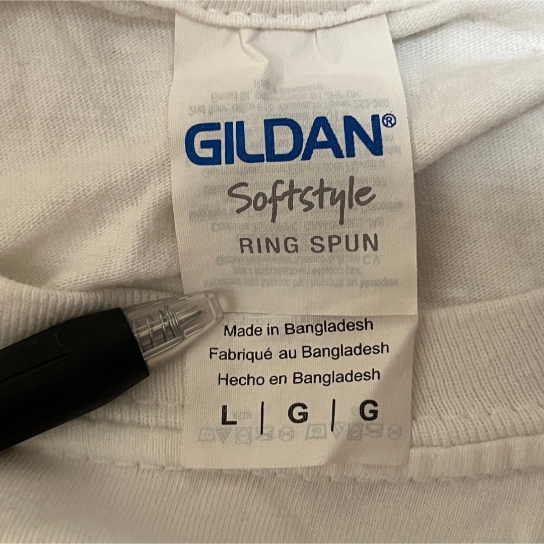 GILDAN(ギルタン)の【ギルダン】半袖Tシャツ　消火器　白T　槍　炎　消防士　ビッグプリント42 メンズのトップス(Tシャツ/カットソー(半袖/袖なし))の商品写真