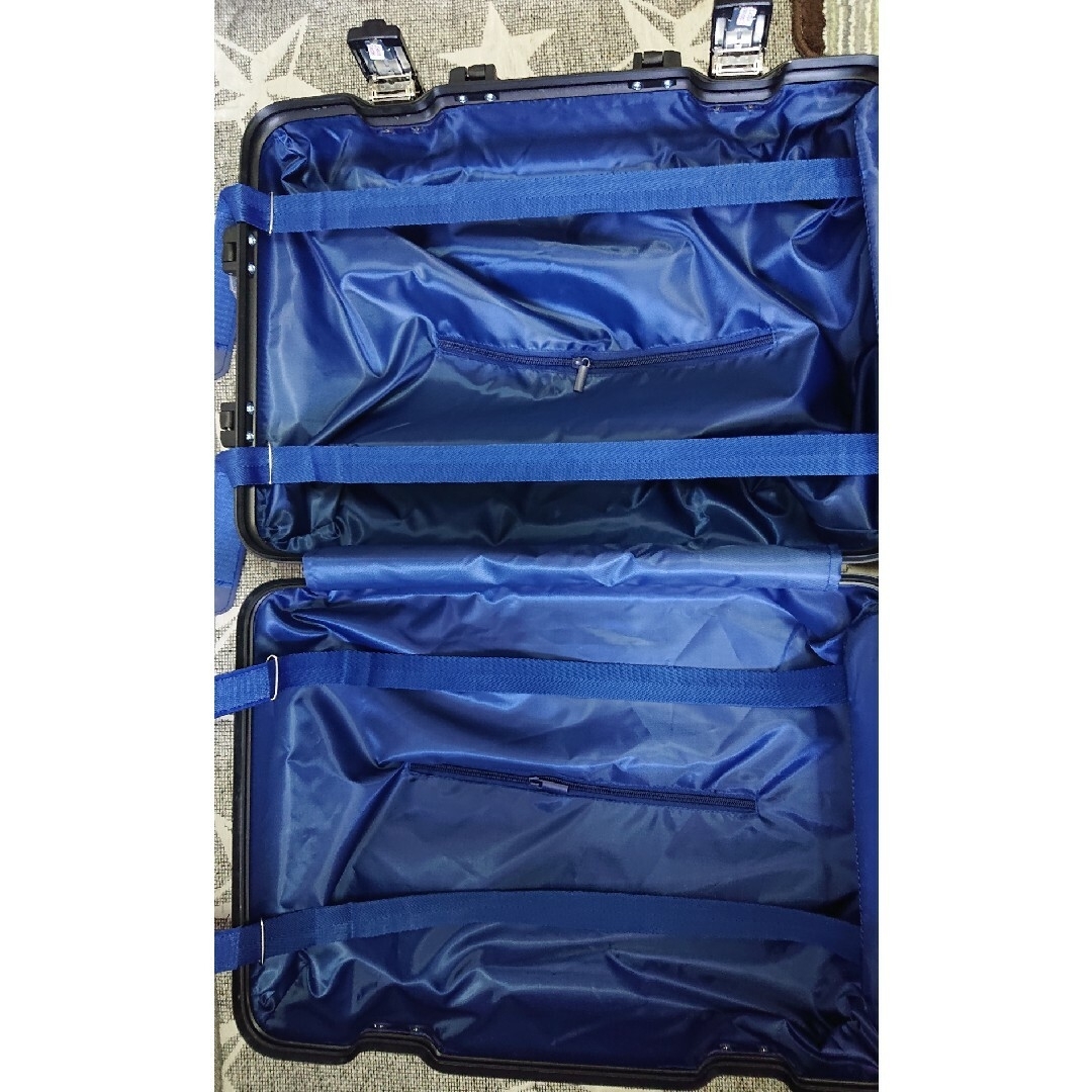 【新品】プレミアムアルミキャリーケース メンズのバッグ(トラベルバッグ/スーツケース)の商品写真