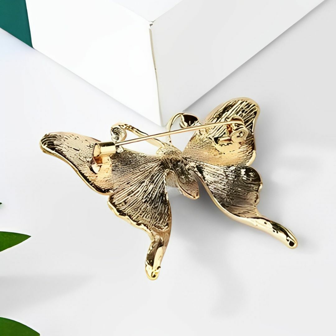 S1703 【動物】パール ラインストーン 可愛い 蝶 ブローチ レディースのアクセサリー(ブローチ/コサージュ)の商品写真