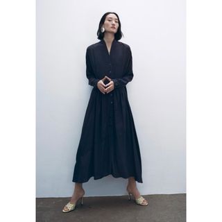 ザラ(ZARA)の完売品　ZARA ザラ　美品　プリーツロングワンピース　ネイビーブルー(ロングワンピース/マキシワンピース)