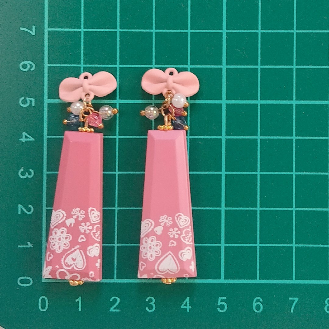 ◆ハンドメイド◆ピンク×リボン×じゃらじゃら＆手染めビーズ ハート ピアス♪ ハンドメイドのアクセサリー(ピアス)の商品写真