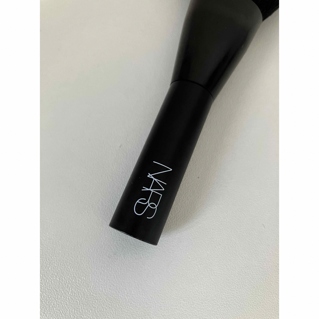 NARS(ナーズ)のNARS チーク フェイス メイクブラシ ★美品 コスメ/美容のメイク道具/ケアグッズ(ブラシ・チップ)の商品写真