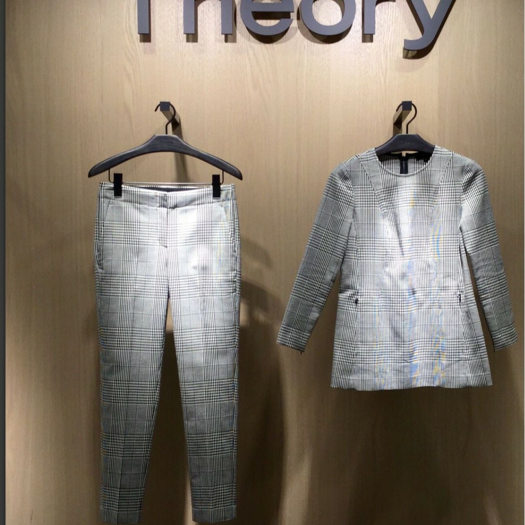 theory(セオリー)の美品 Theory チェック柄セットアップ ブラウス パンツ サイズ0 レディースのトップス(シャツ/ブラウス(長袖/七分))の商品写真