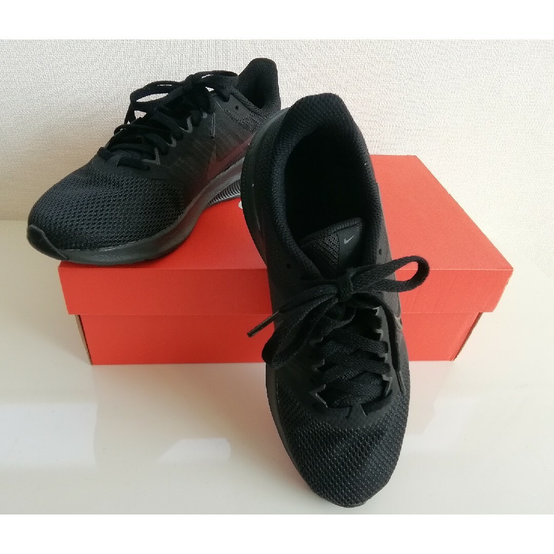NIKE(ナイキ)のNIKE　レディースシューズ　黒色　24センチ レディースの靴/シューズ(スニーカー)の商品写真