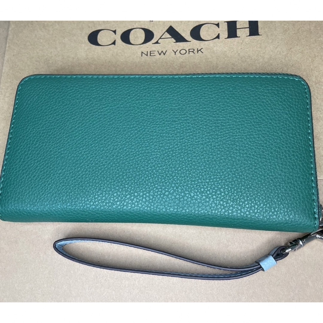 COACH(コーチ)の【新品未使用】　COACH 　 長財布　レザー ロングジップ　緑　グリーン　馬車 レディースのファッション小物(財布)の商品写真