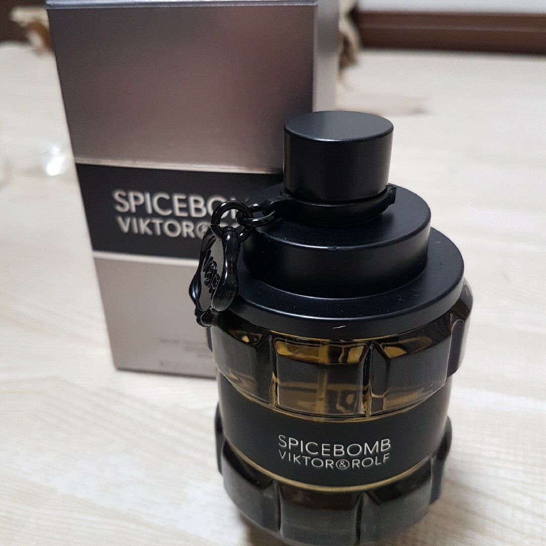 VIKTOR&ROLF(ヴィクターアンドロルフ)の新品未使用! ヴィクターアンドロルフ 香水 スパイスボム 90ml コスメ/美容の香水(香水(男性用))の商品写真