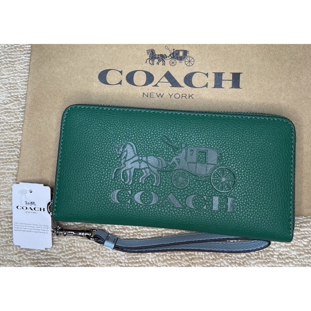 COACH(コーチ)の【新品未使用】　COACH 　 長財布　レザー ロングジップ　緑　グリーン　馬車 レディースのファッション小物(財布)の商品写真