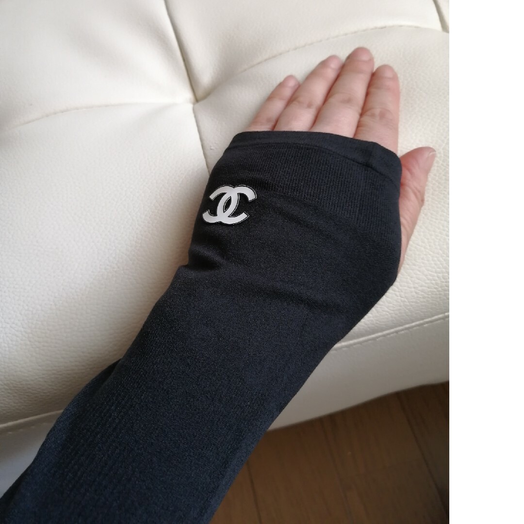 CHANEL(シャネル)のシャネル　アームカバー 可愛い UV カット 紫外線対策 レディースのファッション小物(手袋)の商品写真