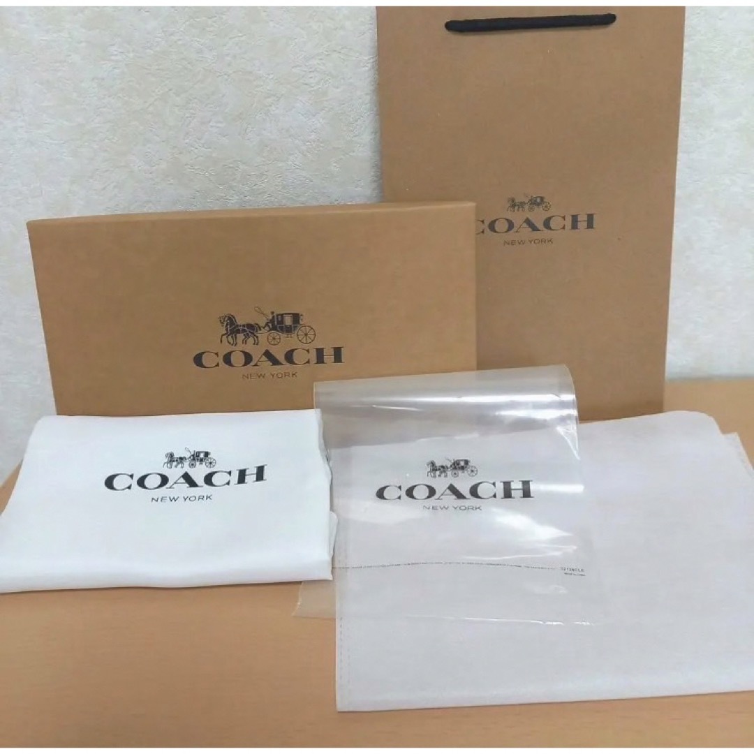 COACH(コーチ)の【新品・美品】coach長財布用　ギフトBOX・ショップ袋　保存袋　4点セット等 レディースのバッグ(ショップ袋)の商品写真