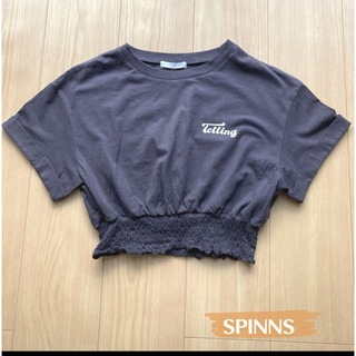 スピンズ(SPINNS)の【SPINNS】ショート丈 Tシャツ グレー スピンズ(Tシャツ(半袖/袖なし))
