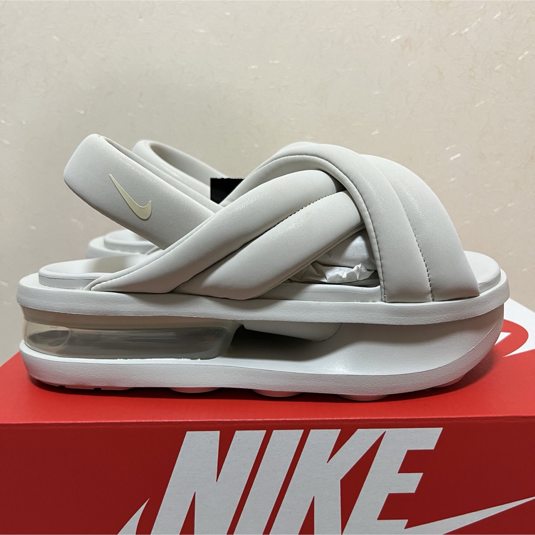 NIKE(ナイキ)のNIKE AIR MAX ISLA エアマックスアイラ 24cm レディースの靴/シューズ(サンダル)の商品写真