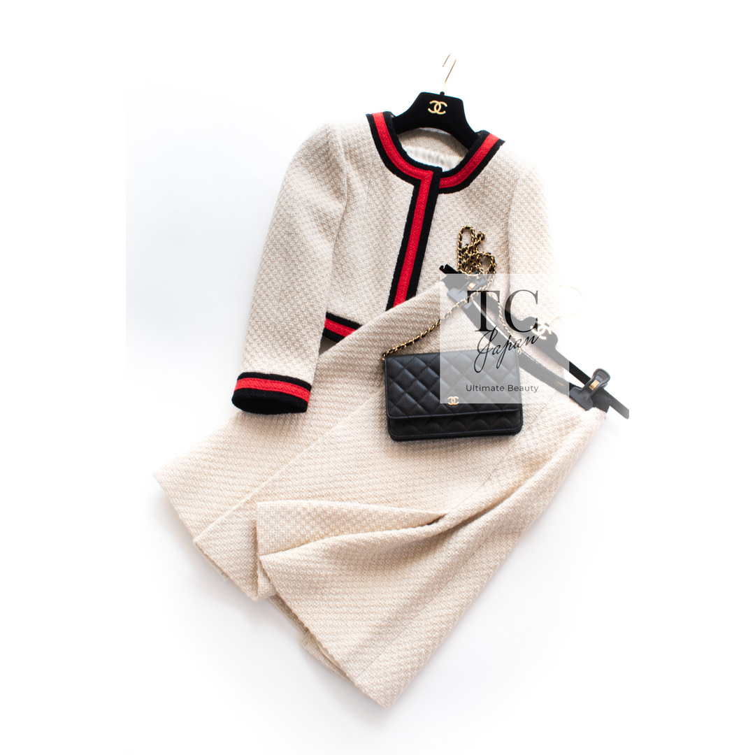 CHANEL(シャネル)のシャネル ジャケット スーツ CHANEL ベージュ アイボリー トリム ウール ツイード スカート 超美品 34 レディースのフォーマル/ドレス(スーツ)の商品写真
