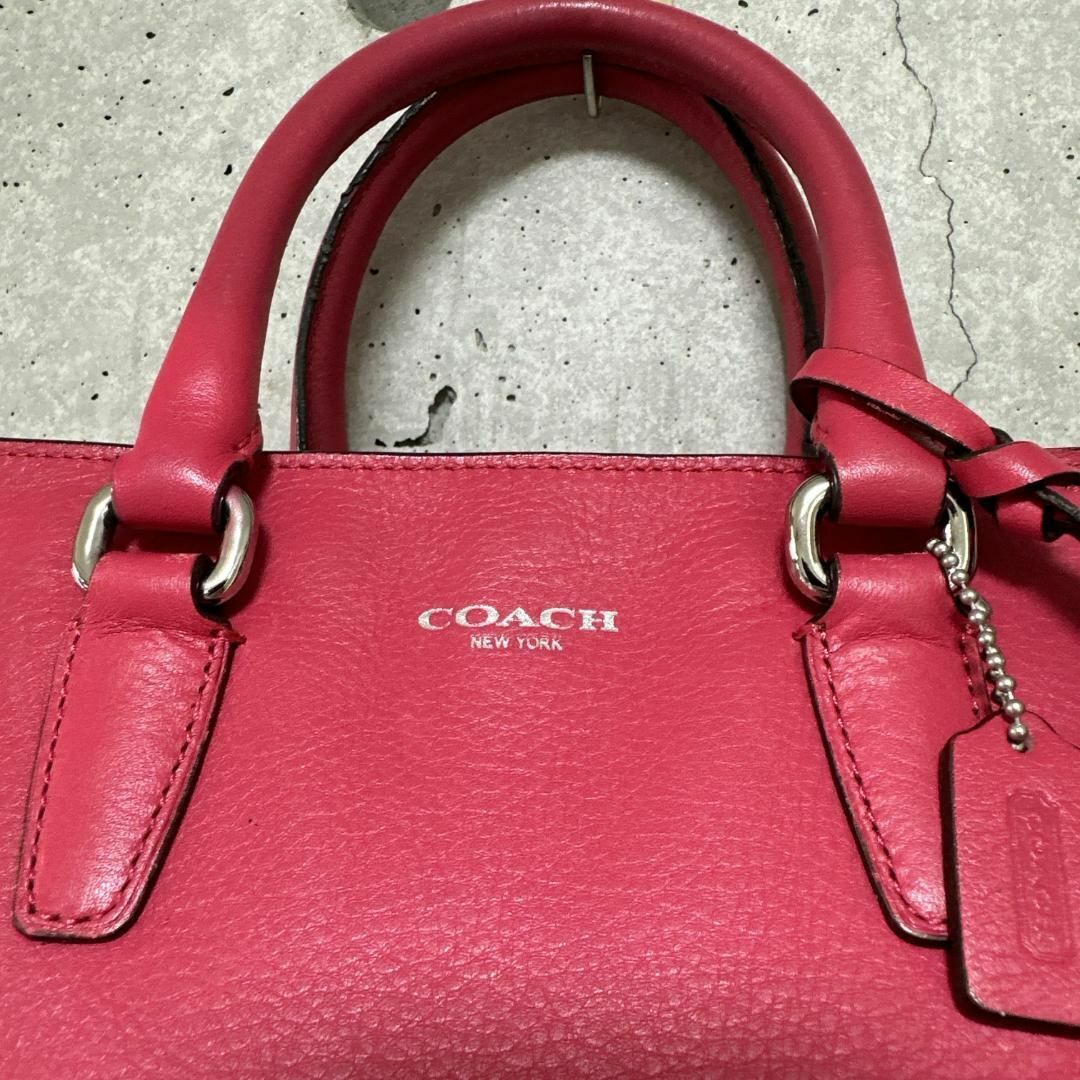 COACH(コーチ)のCOACH コーチ 2WAY トートバッグオール レザー ロゴチャーム フリンジ レディースのバッグ(トートバッグ)の商品写真