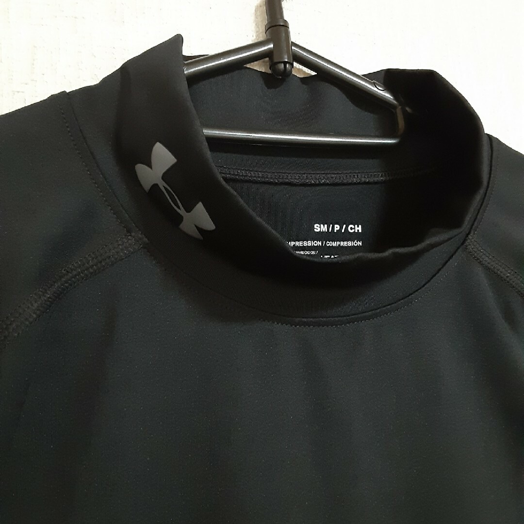 UNDER ARMOUR(アンダーアーマー)のUNDER ARMOUR トレーニングウェア　半袖 レディースのトップス(Tシャツ(半袖/袖なし))の商品写真