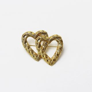 美品 カネコイサオ KANEKO ISAO ツインハートブローチ/ゴールド アクセサリー【2400013827140】