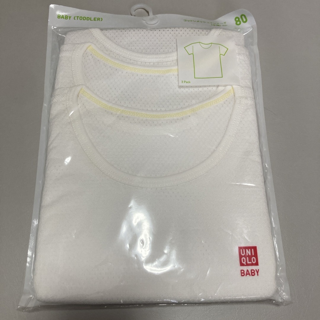 UNIQLO(ユニクロ)の3枚入 コットンメッシュインナーT 80 キッズ/ベビー/マタニティのベビー服(~85cm)(Ｔシャツ)の商品写真