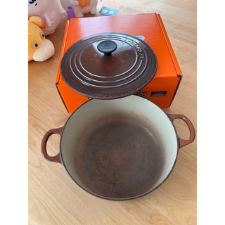 ルクルーゼ(LE CREUSET)のLE CREUSET ル・クルーゼ　鋳物ホーロー鍋（色：チェスナット）(鍋/フライパン)