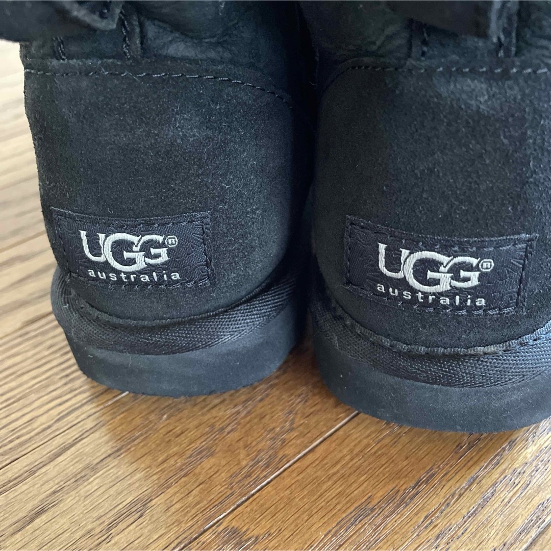 UGG(アグ)のugg ムートンブーツ　ミニ　24 黒 レディースの靴/シューズ(ブーツ)の商品写真