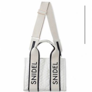 スナイデル(SNIDEL)の❗️最終値下げ中❗️SNIDEL ロゴキルティングスクエアバッグ　アイボリー(トートバッグ)